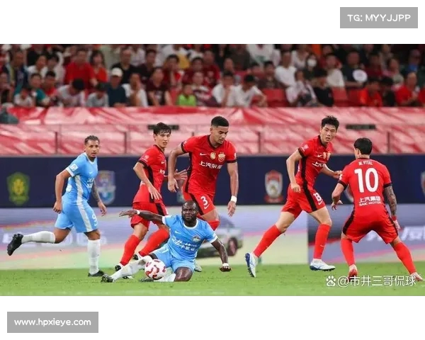 海港战胜河南继续领跑积分榜，展现强劲势头(河南海运港口)