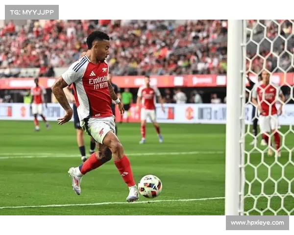 阿森纳逆转获胜,队员庆祝场面热烈 阿森纳逆转获胜,队员庆祝场面热烈